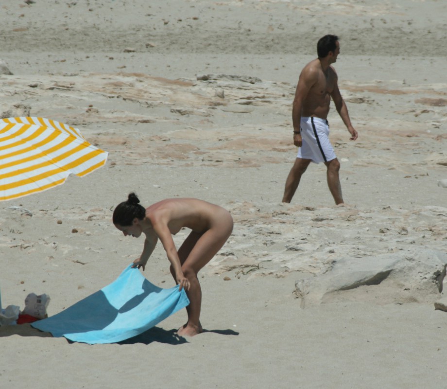 Amateur girls on beach 19