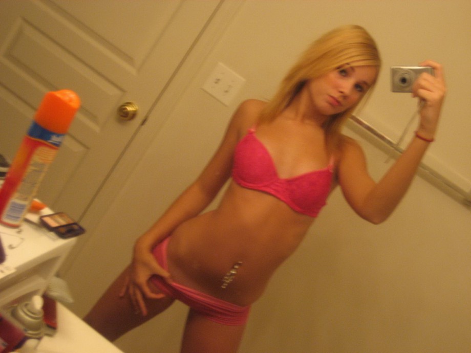 Selfpics - blonde in bad