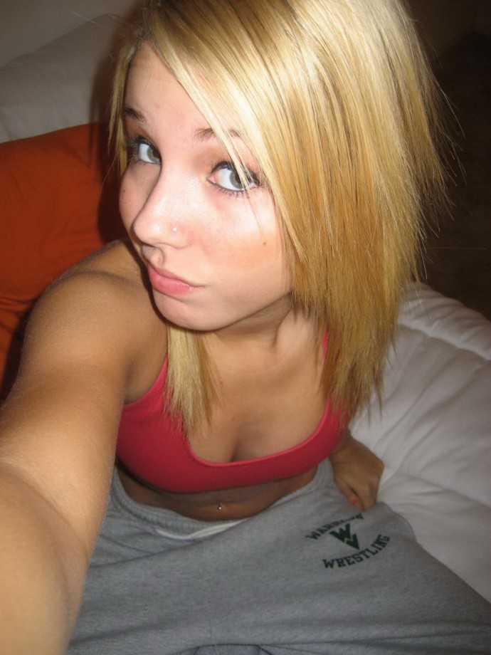 Selfpics - blonde in bad