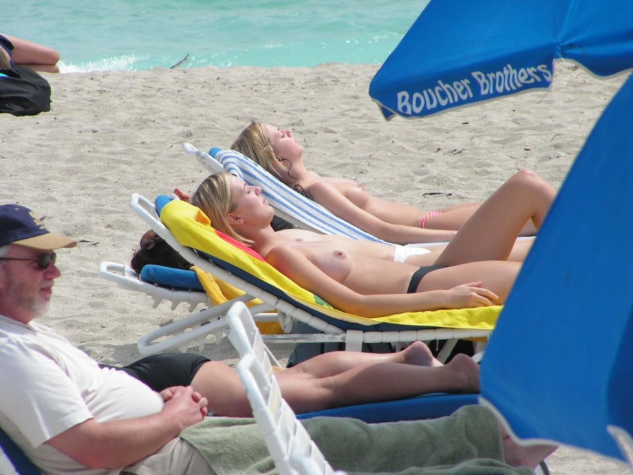 Amateur girls on beach 31
