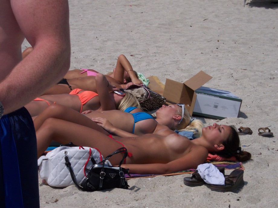 Amateur girls on beach 31