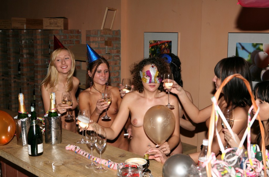Amateur naked party