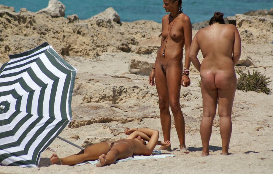 Amateur girls on beach 36