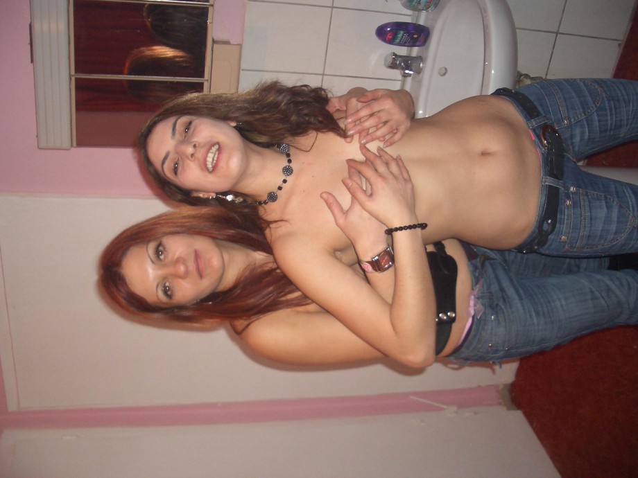 2 sexy teen babes 32