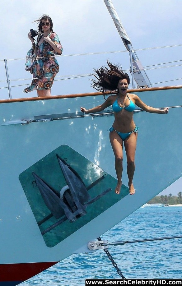 Kim kardashian and kendall jenner – bikini candids in dominican republic - celebrity