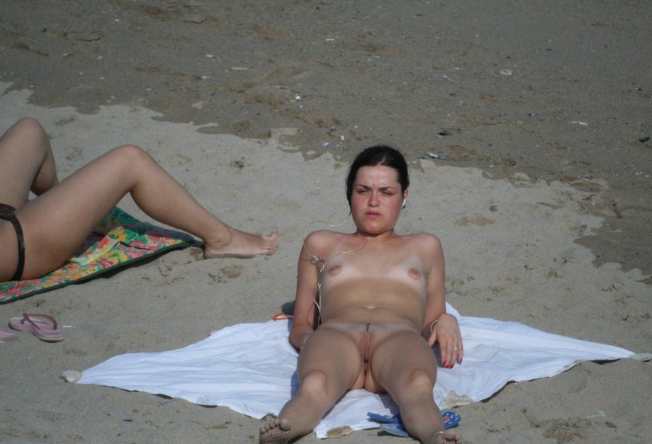 Amateur girls on beach 35