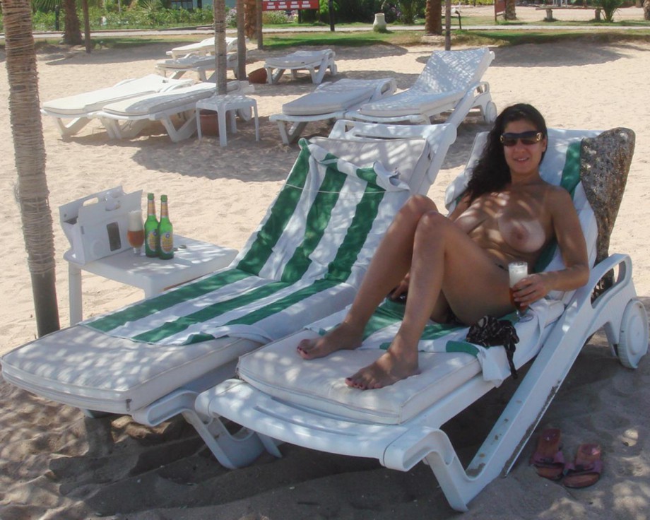 Horny milf on vacation 3