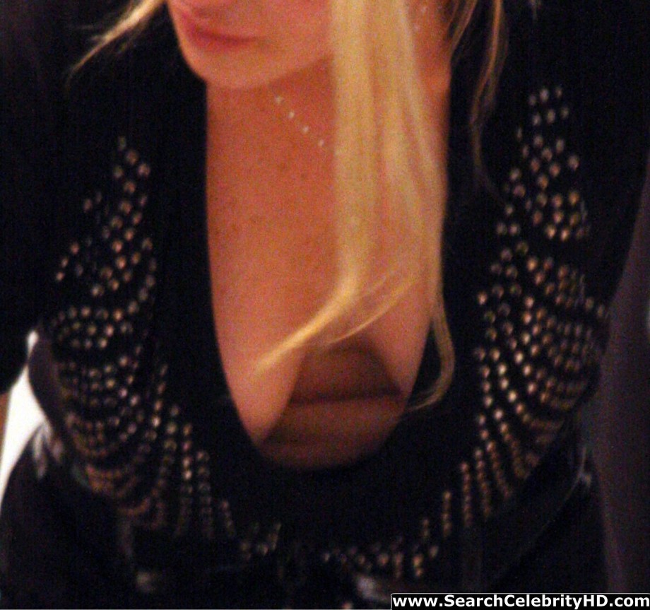 Lindsay lohan - braless boob-slip at intermix in soho - celebrity