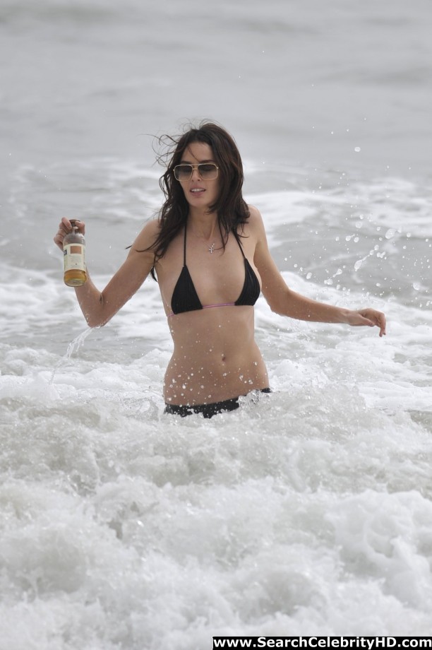 Nicole trunfio - bikini candids at malibu beach - celebrity