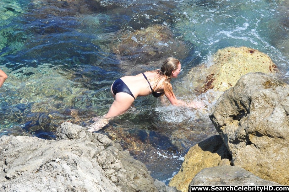 Hilary duff - bikini candids in capri - celebrity