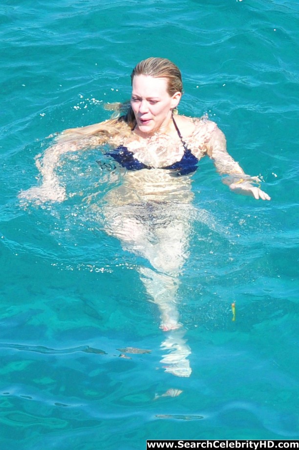 Hilary duff - bikini candids in capri - celebrity