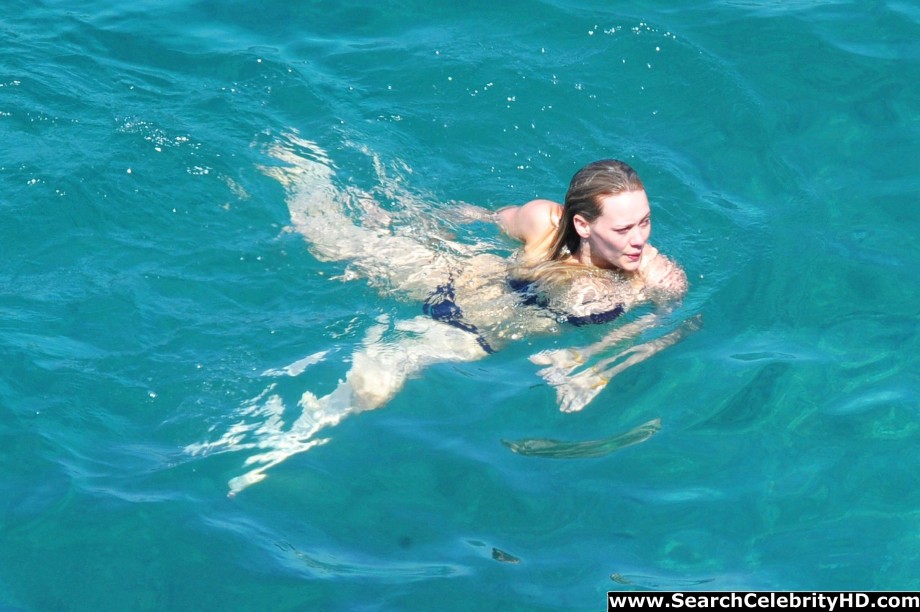 Hilary duff - bikini candids in capri - celebrity