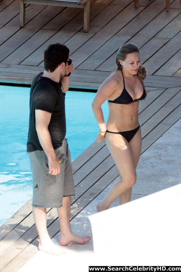 Hilary duff - bikini candids in capri - celebrity