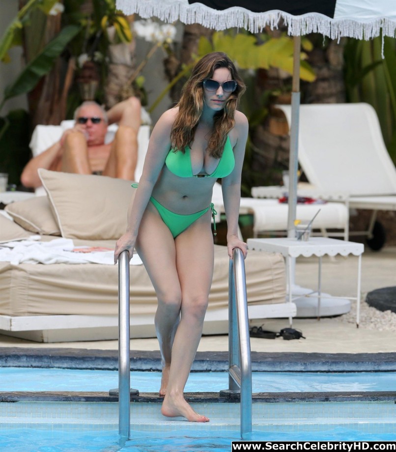 Kelly brook - bikini candids in miami beach - celebrity