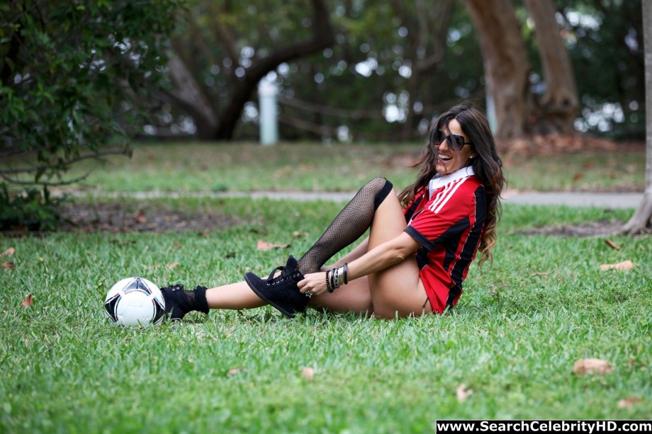 Claudia romani - leggy photoshoot candids in miami