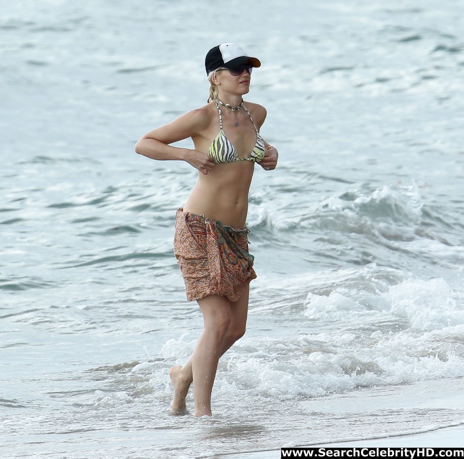 Gwen stefani bikini candids at a beach in miami