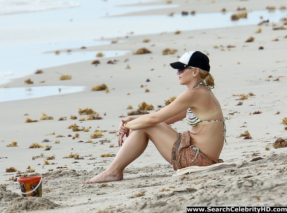 Gwen stefani bikini candids at a beach in miami