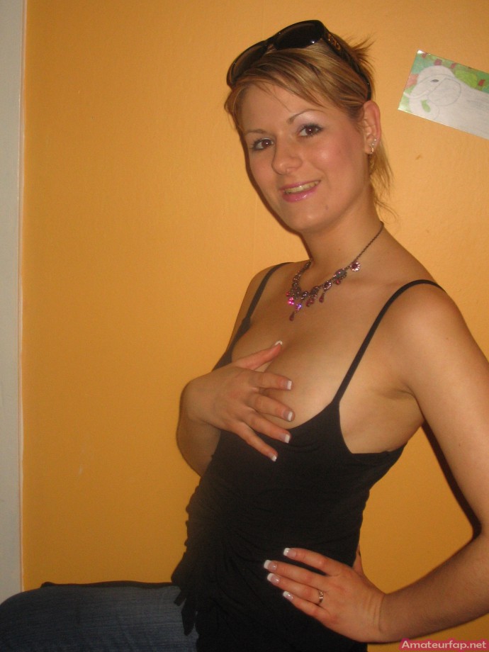 Horny blonde wife private pics