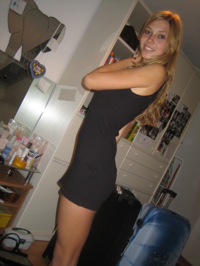 Cutte teen posing in her room