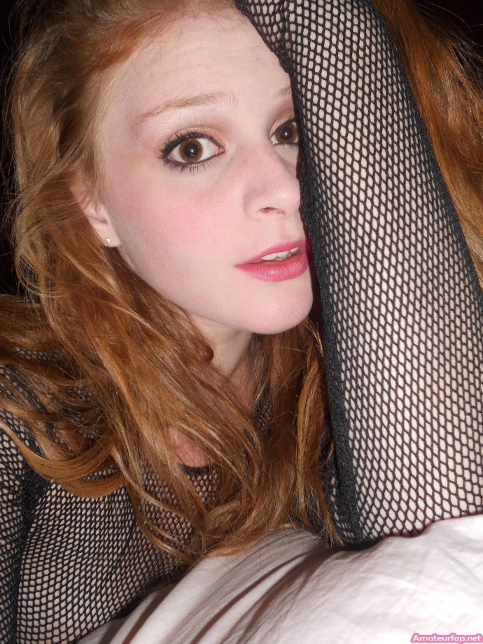 Redhead teen makes hot  sex pictures