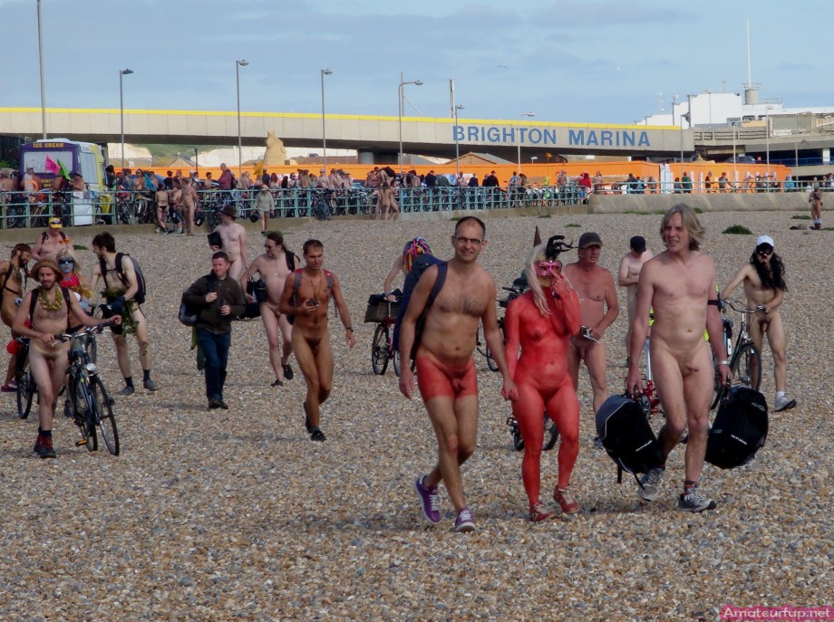 Nude couples fflashing their bodies on cycling tour