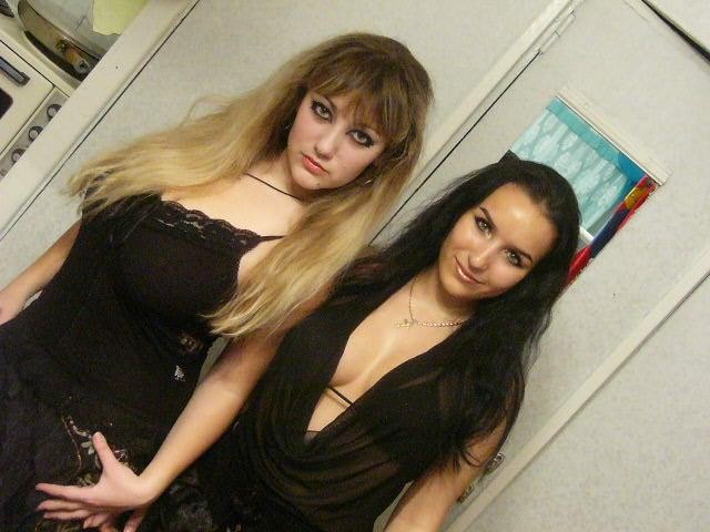 Hot russian amateur posing with her lesbo friends