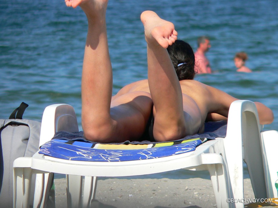 Topless girls on the beach - 152 - part 2