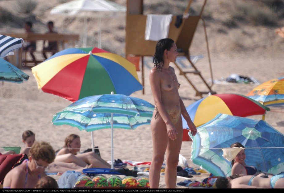 Topless girls on the beach - 020 - part 2