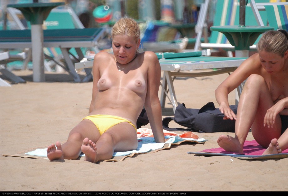 Topless girls on the beach - 289 - part 2