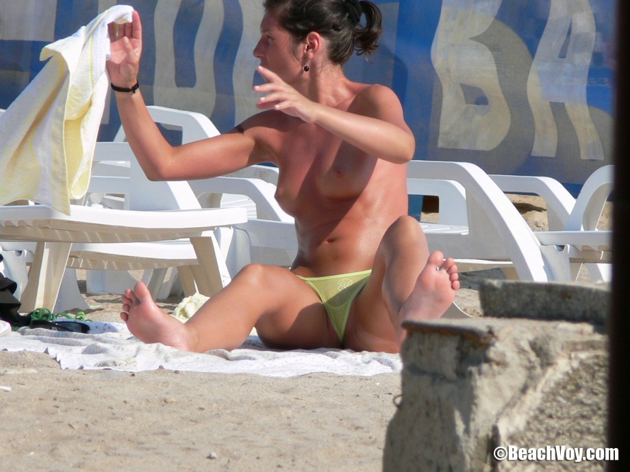 Topless girls on the beach - 088 - part 1