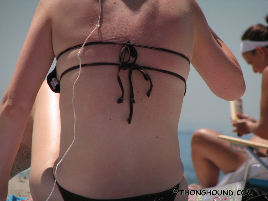 Topless girls on the beach - 068 - part 3