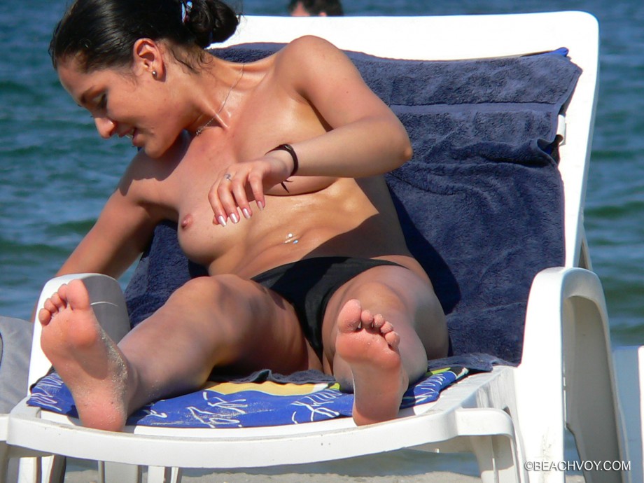 Topless girls on the beach - 152 - part 1