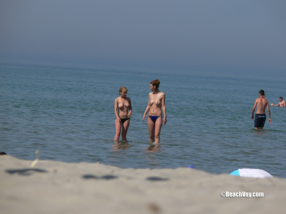 Topless girls on the beach - 052 - part 1