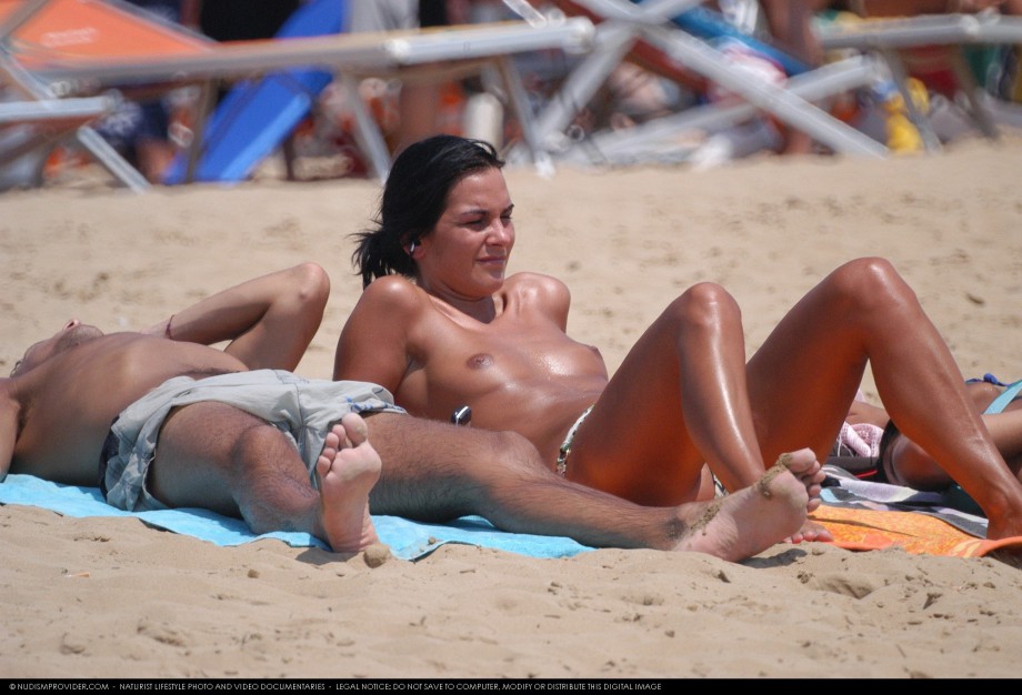 Topless girls on the beach - 289 - part 1