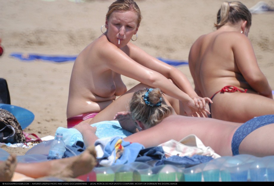 Topless girls on the beach - 289 - part 1