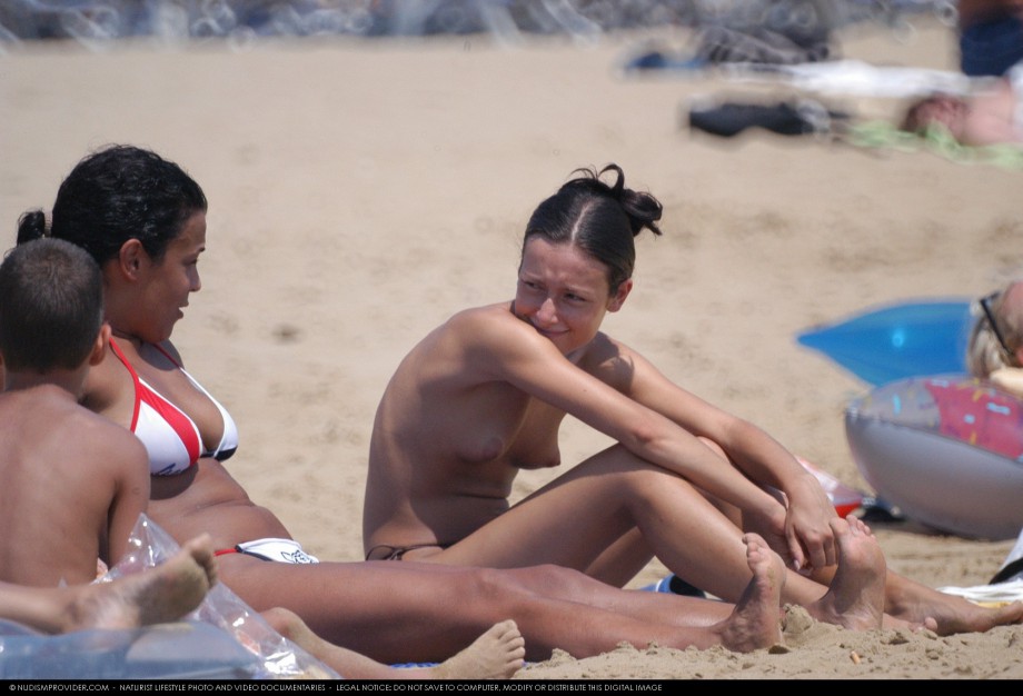 Topless girls on the beach - 289 - part 1