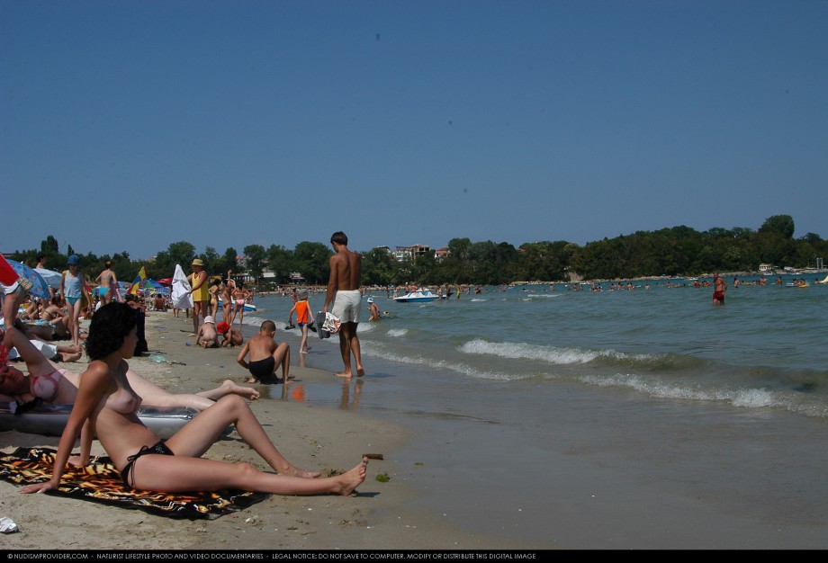 Topless girls on the beach - 020 - part 1 