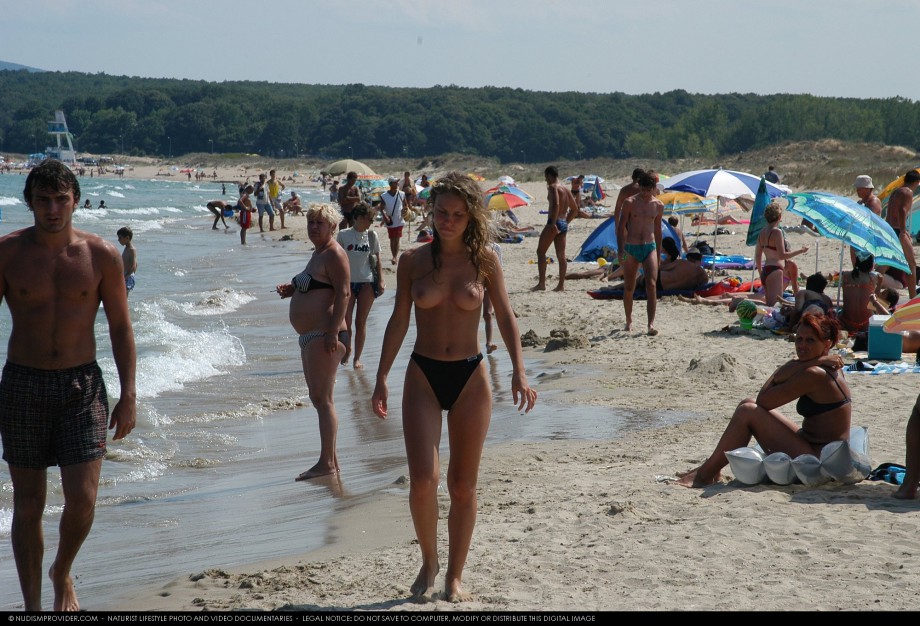 Topless girls on the beach - 020 - part 1 