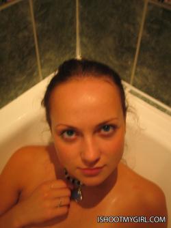 Nice girlfriend in bath 14/16