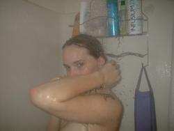 Very nice amateur girl in bathroom 9/36
