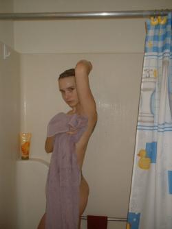 Very nice amateur girl in bathroom 13/36