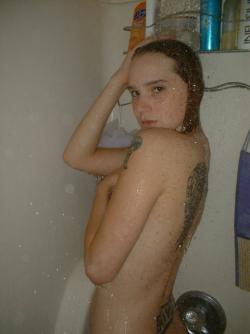 Very nice amateur girl in bathroom 32/36