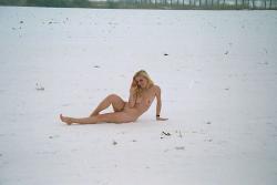 Naked girl at public 06 46/124