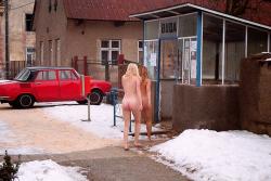 Naked girl at public 06 74/124
