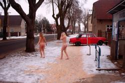 Naked girl at public 06 79/124