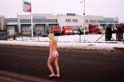 Naked girl at public 06 99/124