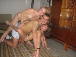 Stolen pics 04 - group of naked amateurs 28/189