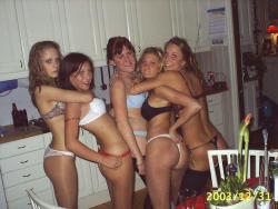 Young girls at party- drunk teenagers - amateurs pics 12 38/50