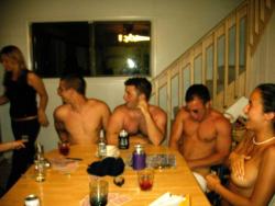 Young girls at party- drunk teenagers - amateurs pics 12 41/50
