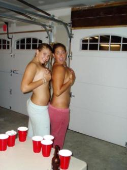 Young girls at party- drunk teenagers - amateurs pics 12 50/50